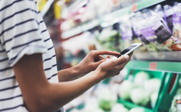 Mobile+in+Grocery+Store_Eagle+Eye+Photo