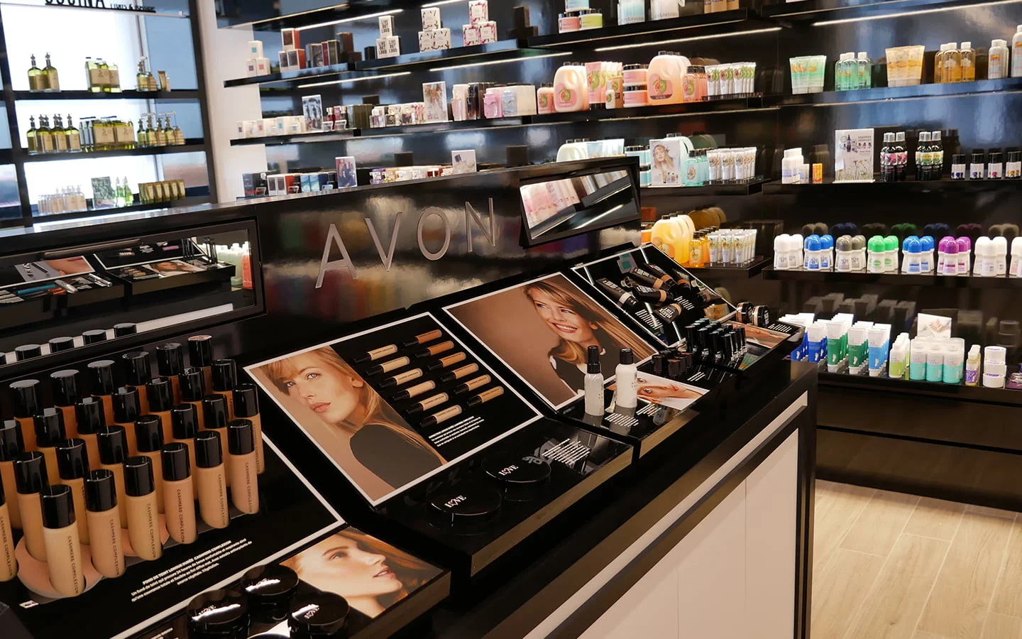 Avon Launches Experiential Brick-and-Mortar Expansion with 3 Canadian Storefronts AVON MAKE UP COUNTER SHOWCASING A RANGE OF COSMETICS. PHOTO: AVON