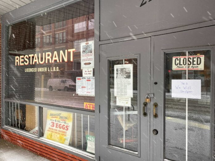 Closed business due to COVID-19 lockdowns. Photo: Dustin Fuhs