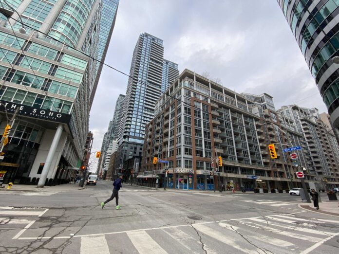 wellington-blue-jays-way An empty intersection at Wellington & Blue Jays Way in Toronto. Photo: Dustin Fuhs (January 10th 2021)