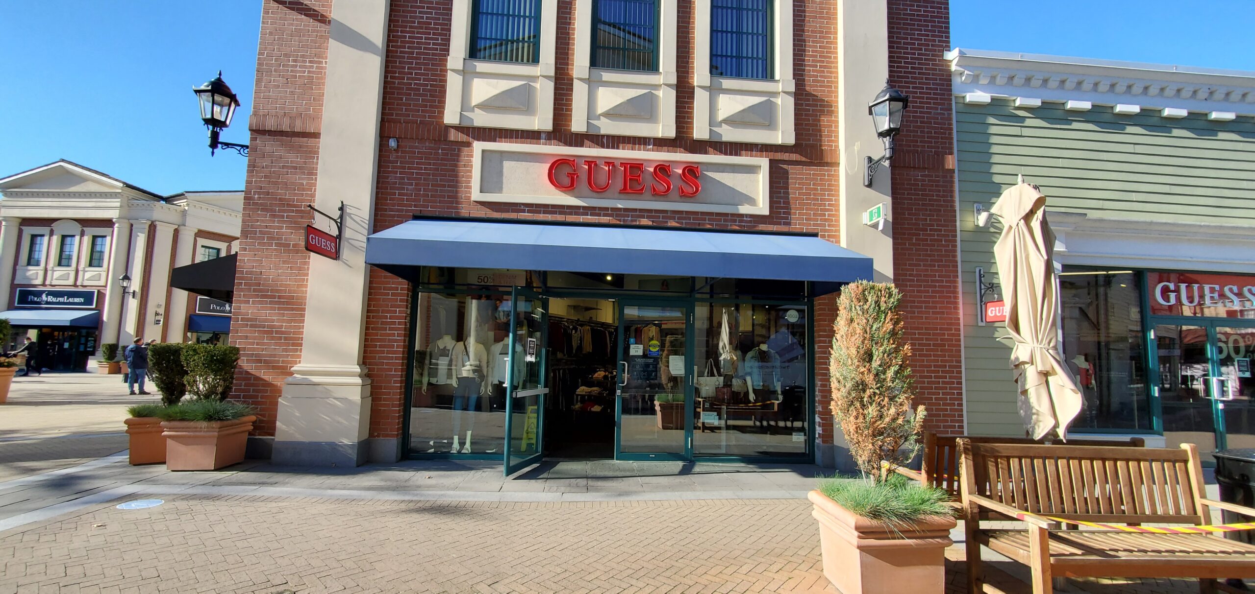 Guess at McArthur Glen Vancouver