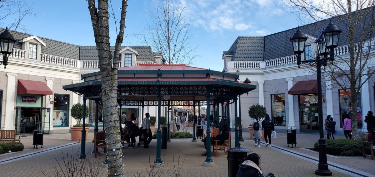 Levi's and Under Armour around seating area at McArthur Glen Vancouver.