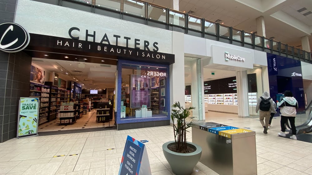 Chatters on the lower level of CF Chinook Centre