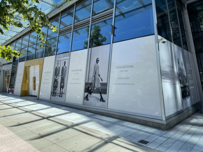 Future Tom Browne location with construction signage just off of Alberni Street in Vancouver (June 2021).