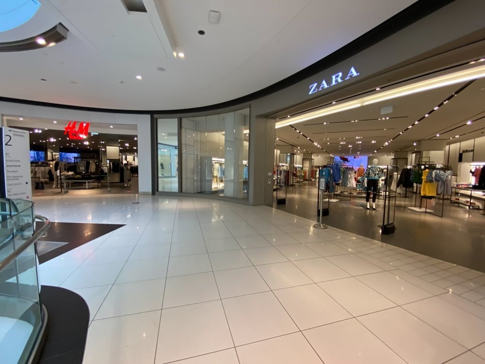 Exterior of Zara within CF Rideau Centre (August 2021)