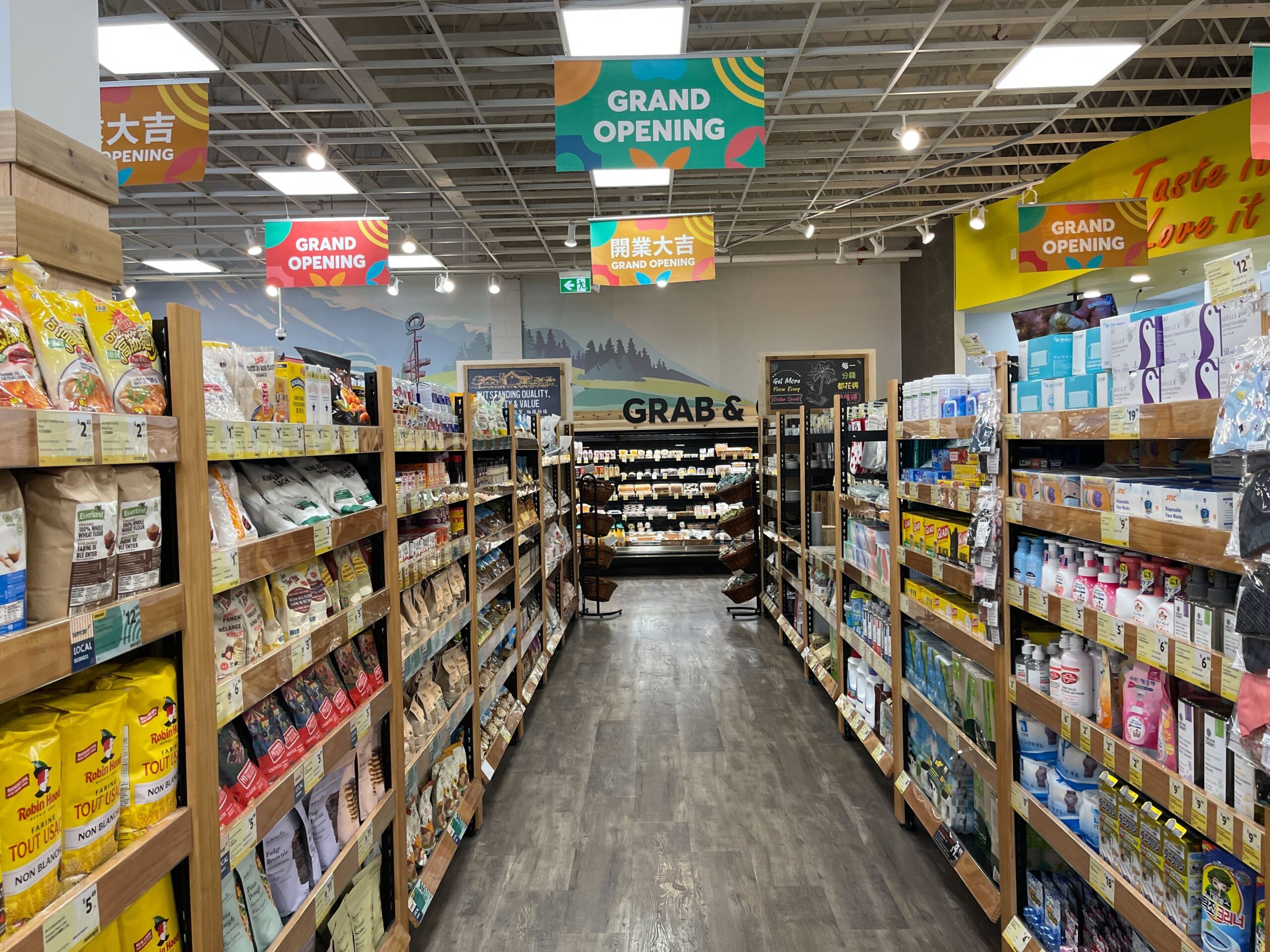 Interior of open Sungiven Foods in North Vancouver (August 2021)