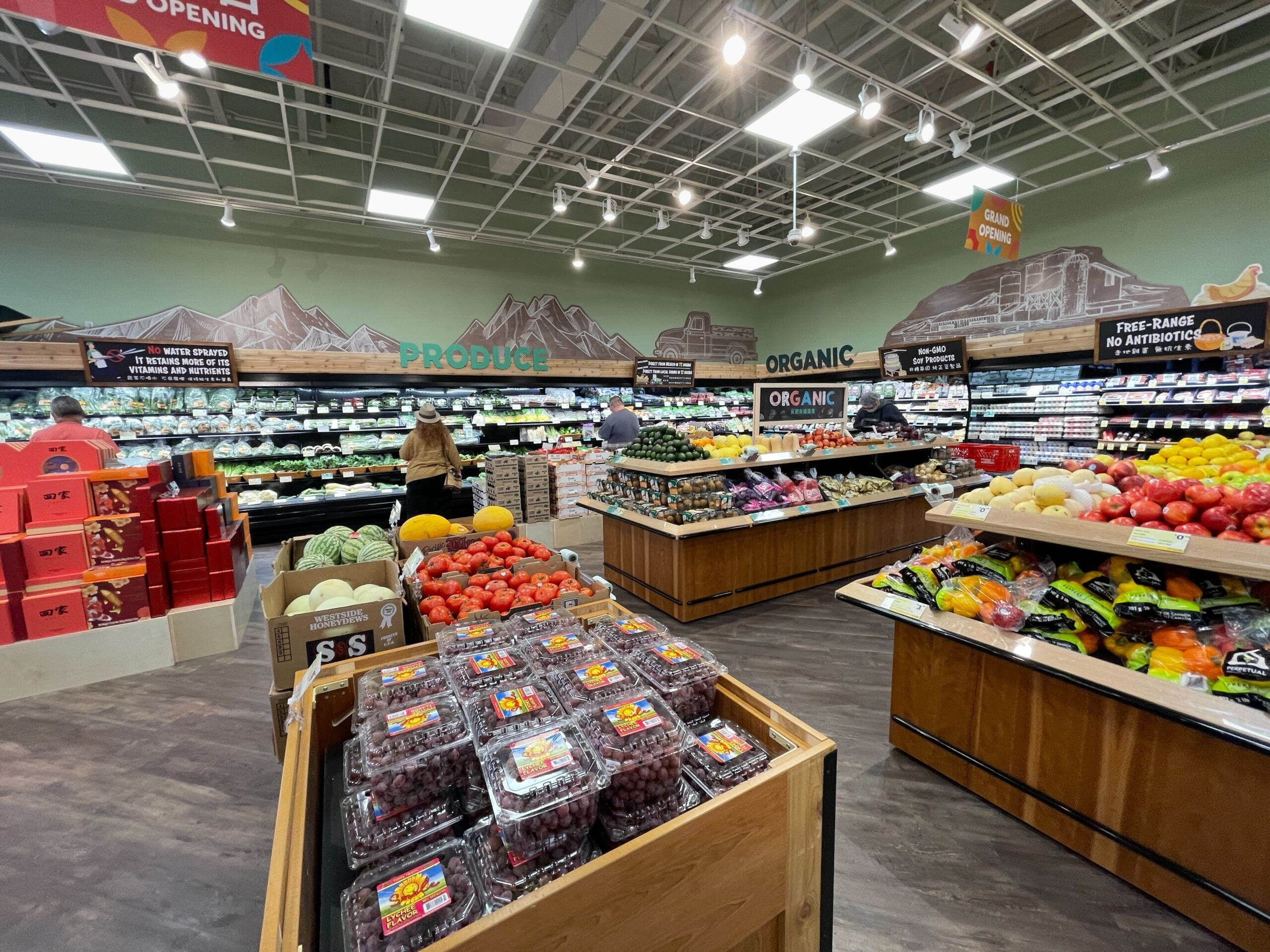 Interior of open Sungiven Foods in North Vancouver (August 2021)