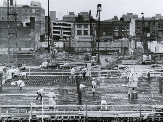 Rideau Centre construction on September 14, 1981. Lynne Ball/Ottawa Citizen 81-5172