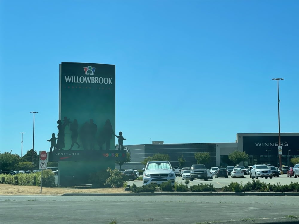 Willowbrook Shopping Centre entrance signage (July 2021)