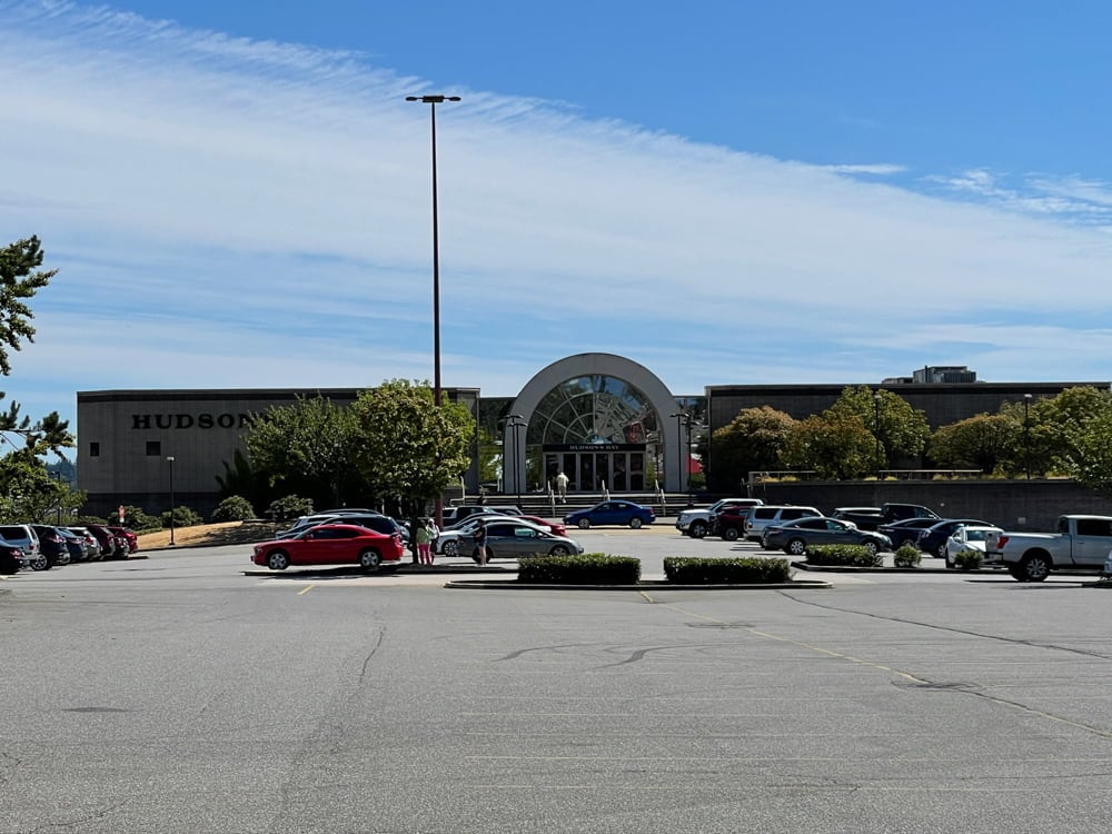 Hudson Bay exterior at Willowbrook Mall in Langley (July 2021). 