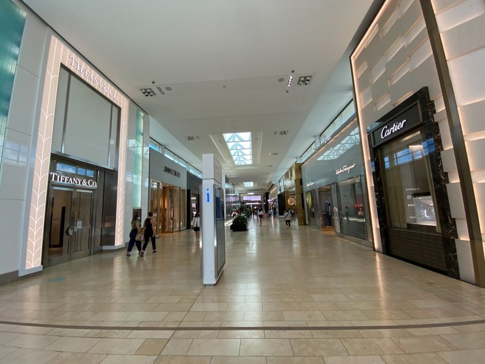 Tiffany & Co. and Cartier at beginning of mall corridor at Yorkdale. Photo: Dustin Fuhs.