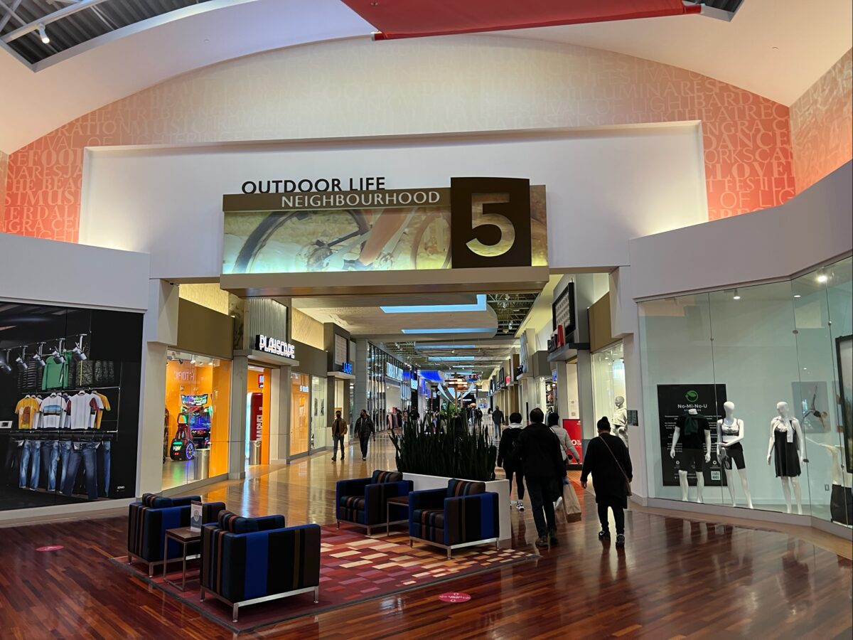 Outdoor Neighbourhood at Tsawwassen Mills in Delta, BC (December 2021). Photo: Lee Rivett.