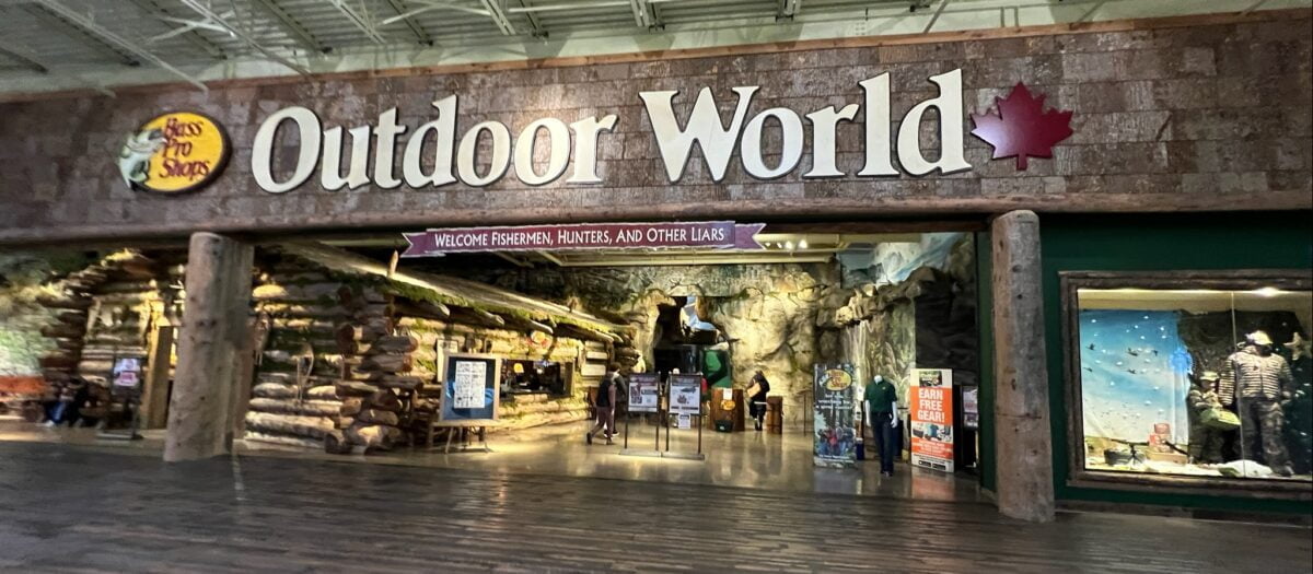 Bass Pro Shops at Tsawwassen Mills in Delta, BC (December 2021). Photo: Lee Rivett.