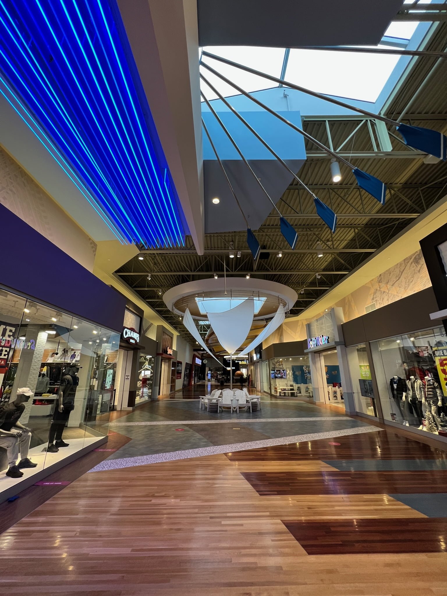 Art installation in Outdoor Neighbourhood at Tsawwassen Mills in Delta, BC (December 2021). Photo: Lee Rivett.