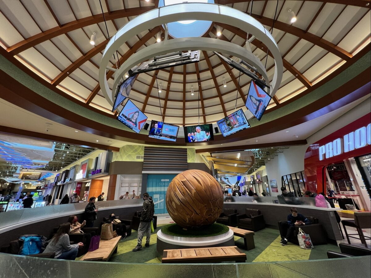 Seating area in Outdoor Neighbourhood at Tsawwassen Mills in Delta, BC (December 2021). Photo: Lee Rivett.