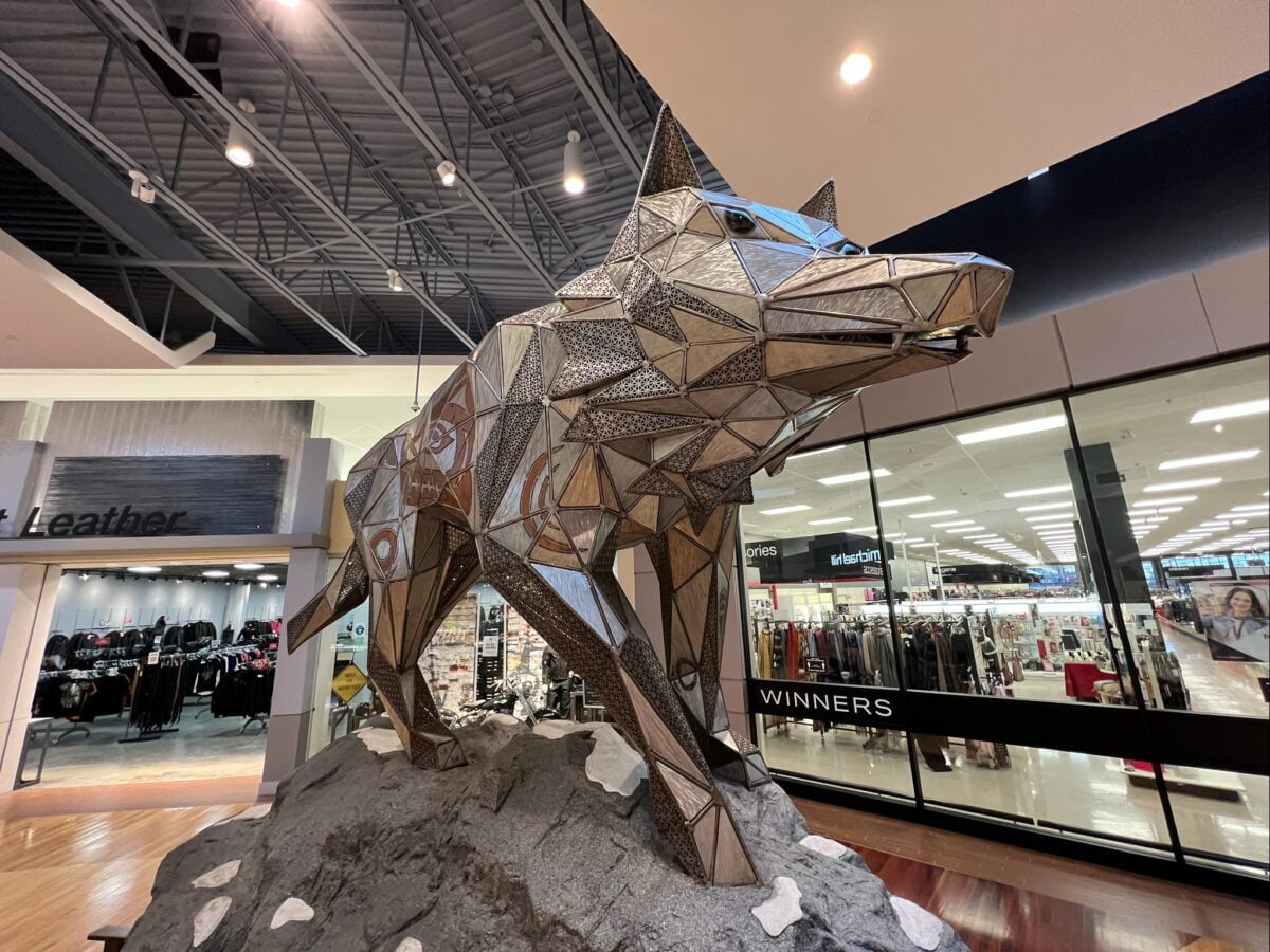 Art Installation at Tsawwassen Mills in Delta, BC (December 2021). Photo: Lee Rivett.
