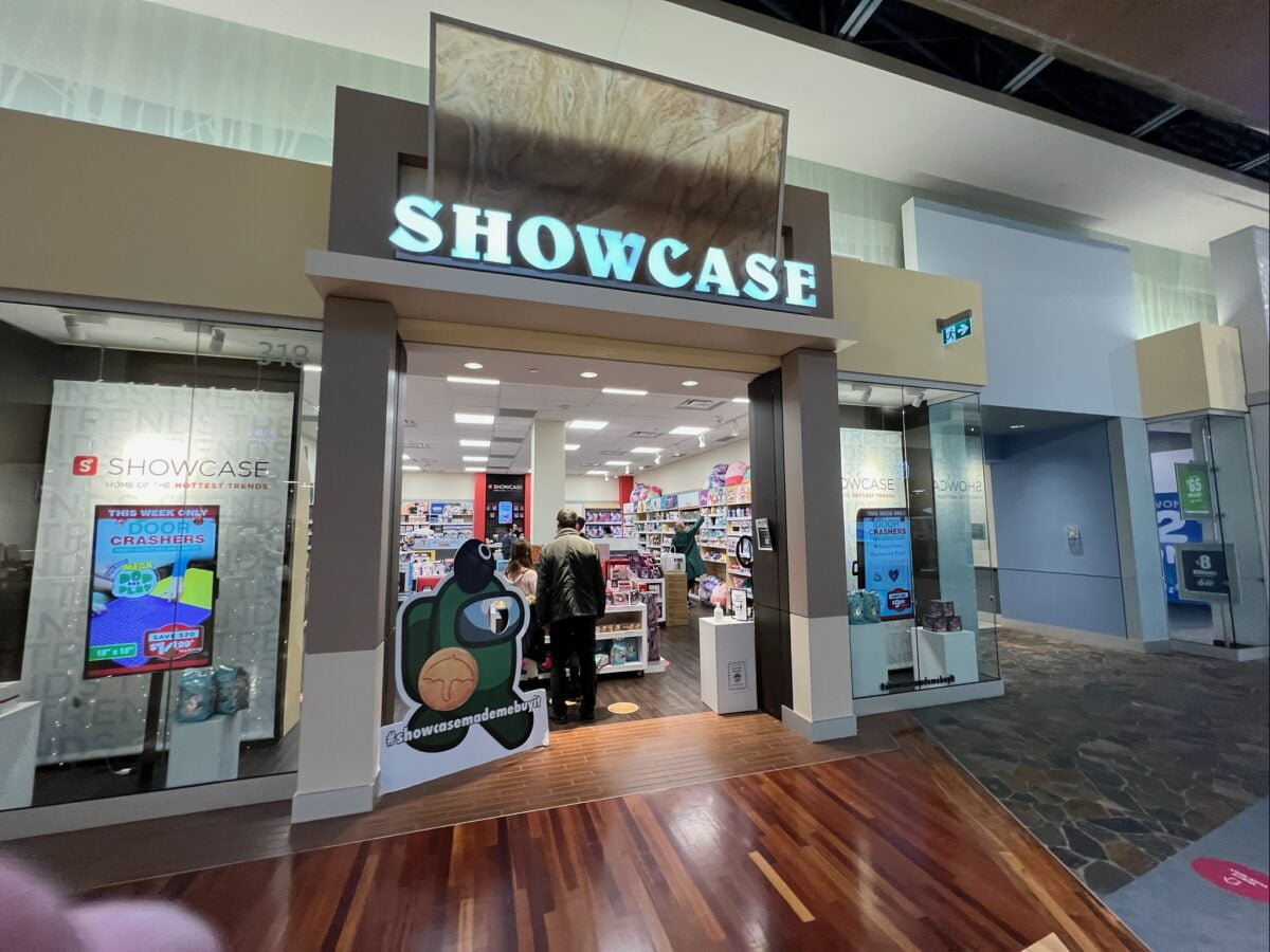 Showcase at Tsawwassen Mills in Delta, BC (December 2021). Photo: Lee Rivett.