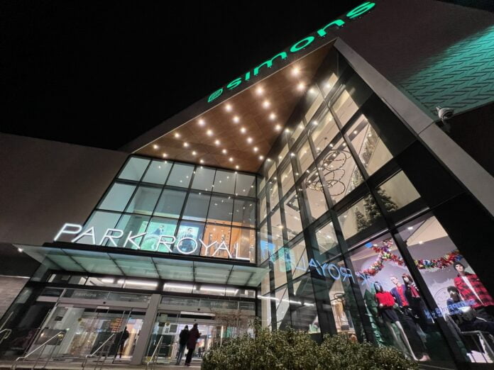 Simons entrance at Park Royal Shopping Centre in West Vancouver. Simons entrance at Park Royal Shopping Centre in West Vancouver.