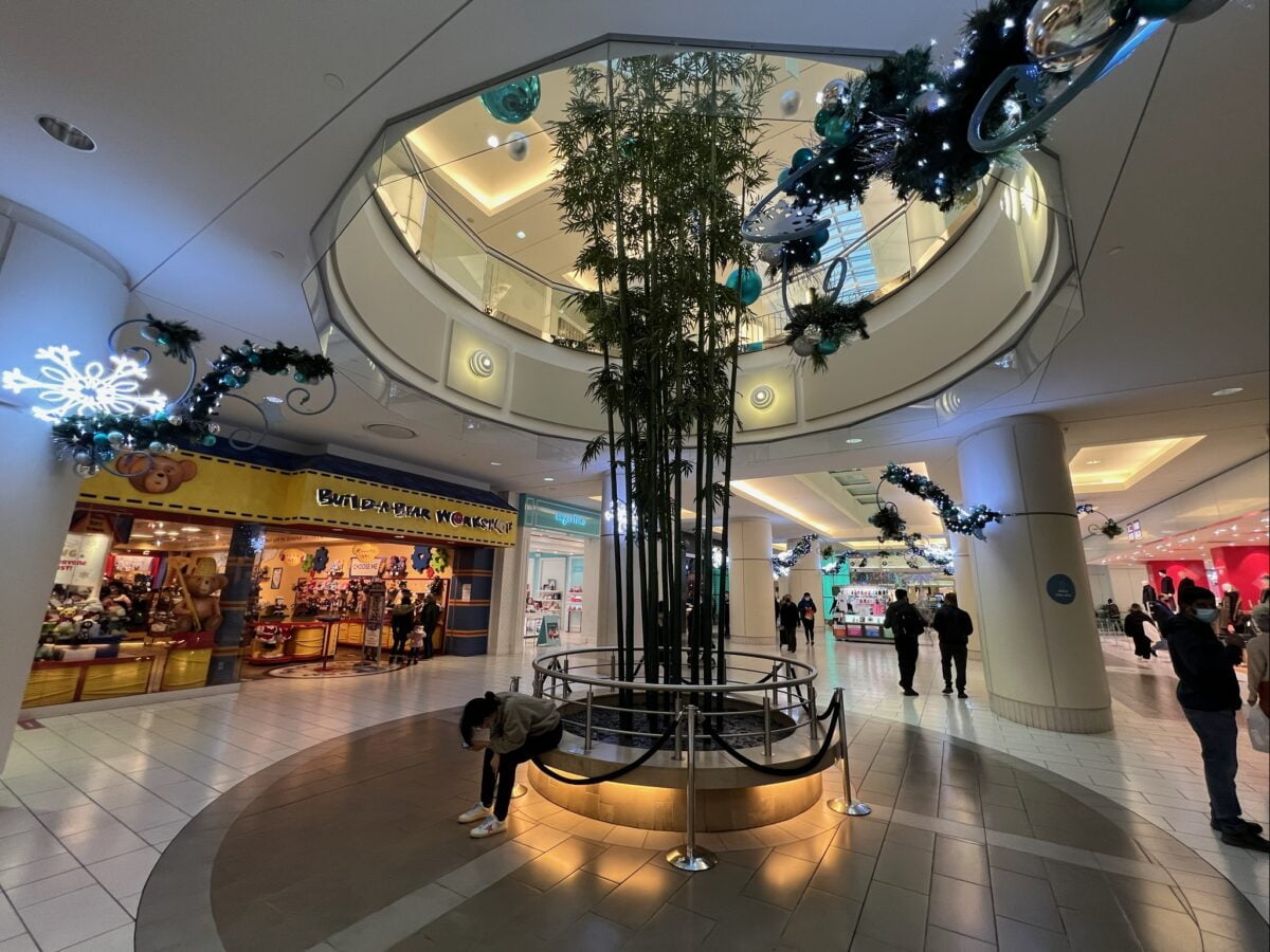 Grand Court at Metropolis at Metrotown main entrance (December 2021). Photo: Lee Rivett.