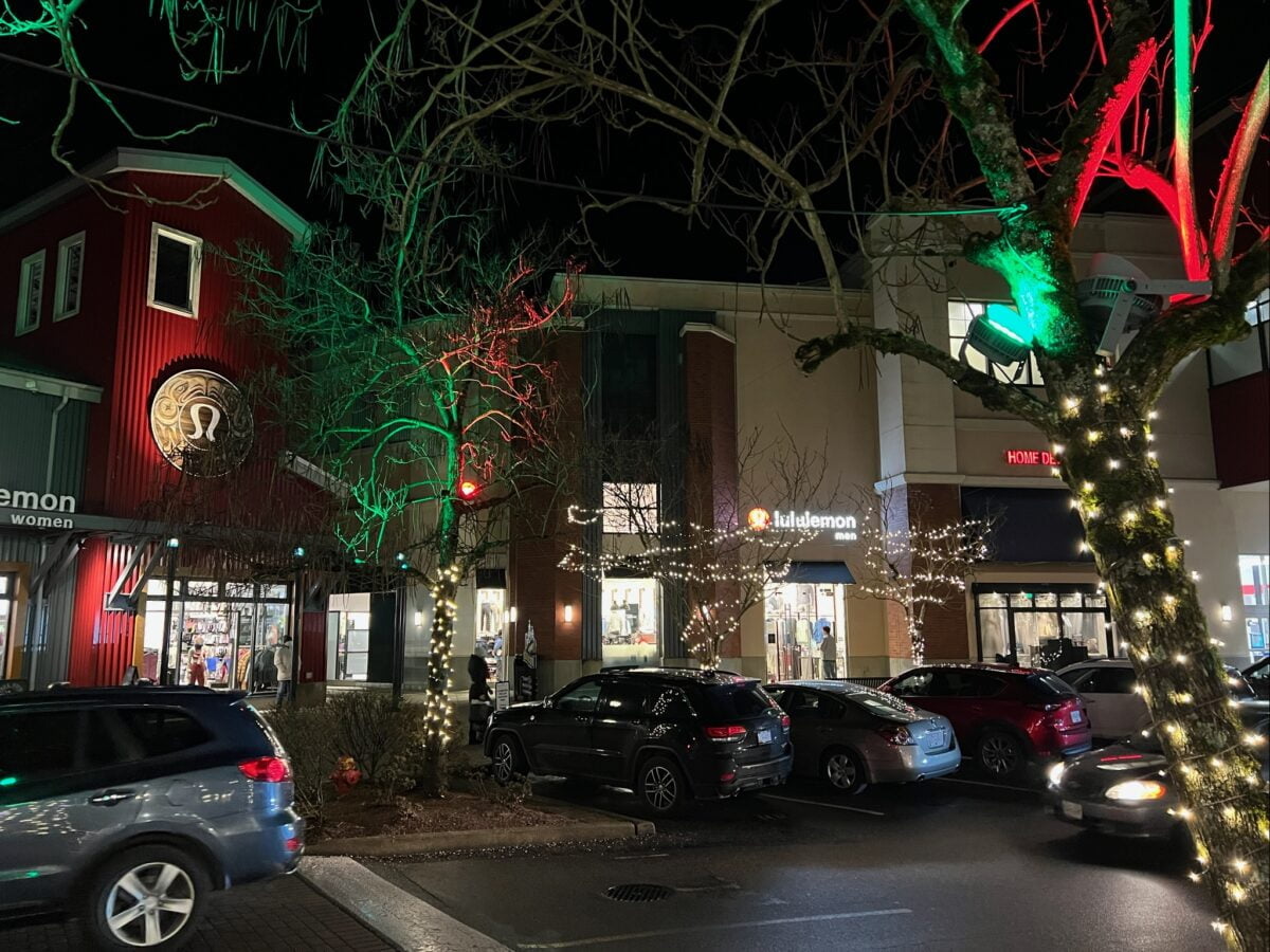 Lululemon lit for Christmas 2021 at The Village at Park Royal in West Vancouver (December 2021). Photo: Lee Rivett.