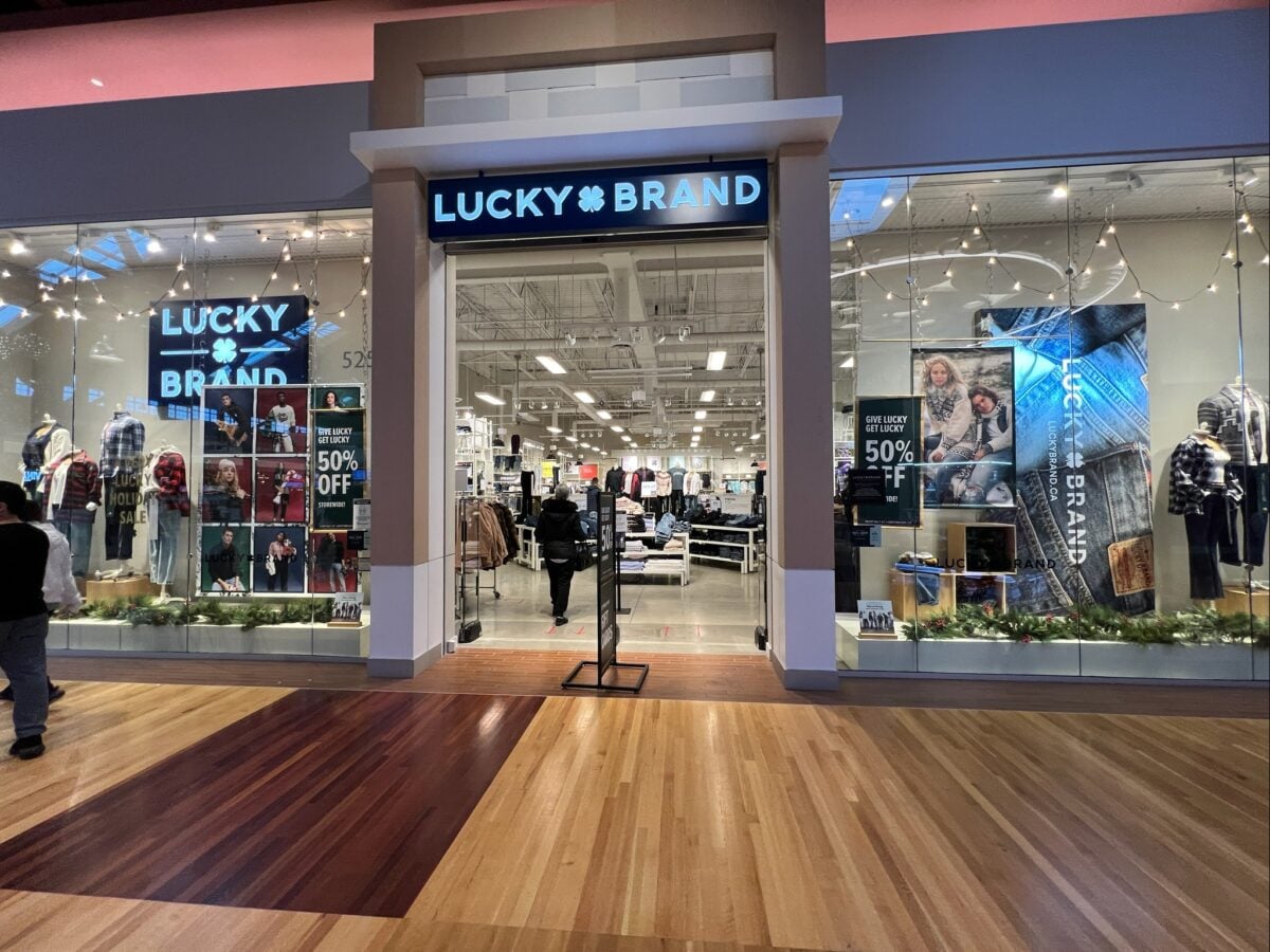 Lucky Brand at Tsawwassen Mills in Delta, BC (December 2021). Photo: Lee Rivett.