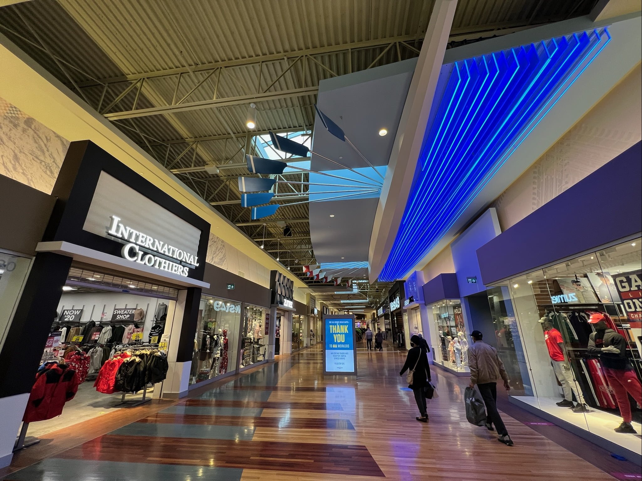 Art installation in Outdoor Neighbourhood at Tsawwassen Mills in Delta, BC (December 2021). Photo: Lee Rivett.