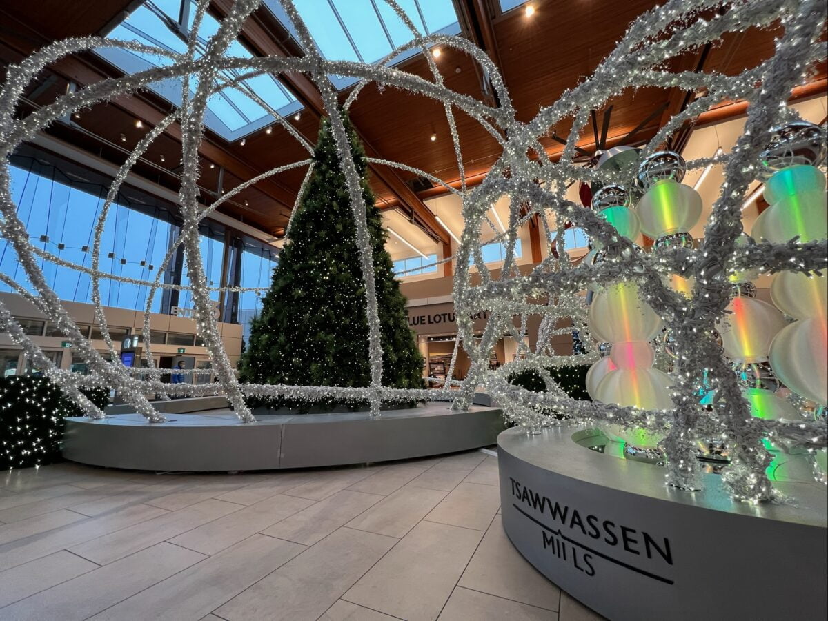 Christmas display near 'Entry 3' at Tsawwassen Mills in Delta, BC (December 2021). Photo: Lee Rivett.