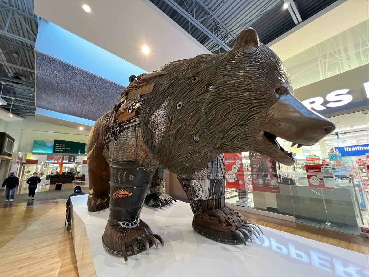 Art Installation at Tsawwassen Mills in Delta, BC (December 2021). Photo: Lee Rivett.