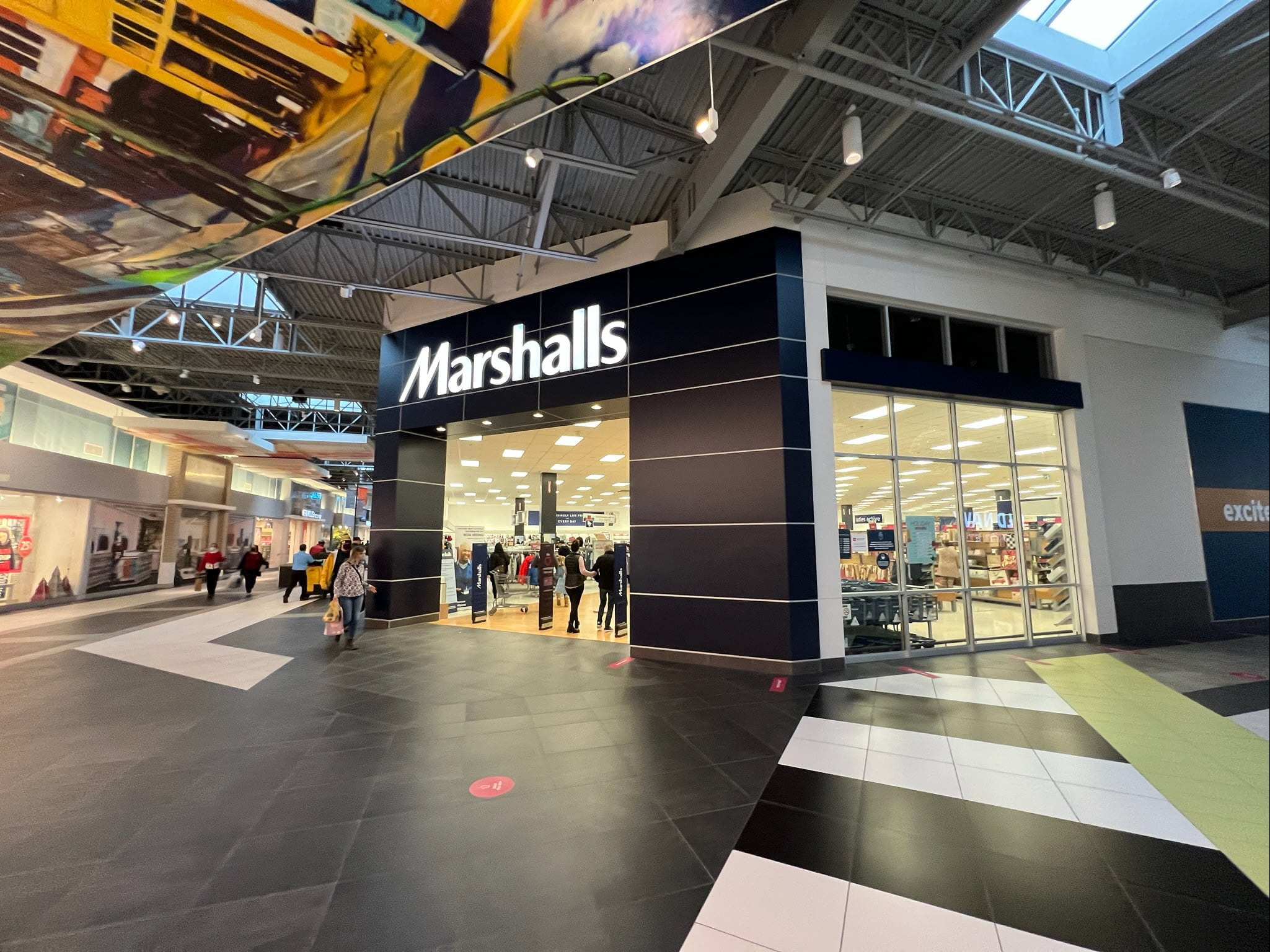 Marshalls at Tsawwassen Mills in Delta, BC (December 2021). Photo: Lee Rivett.