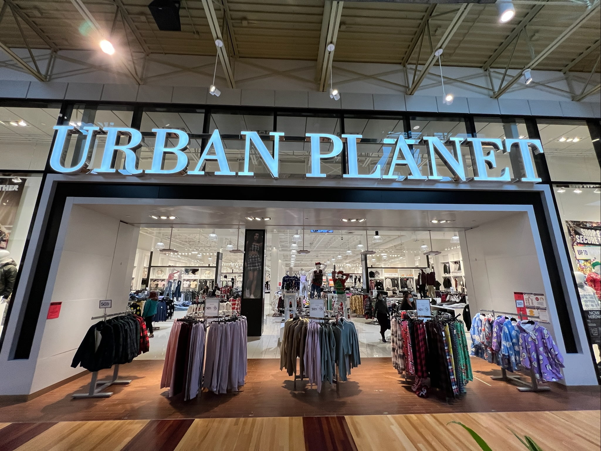 Urban Planet at Tsawwassen Mills in Delta, BC (December 2021). Photo: Lee Rivett.