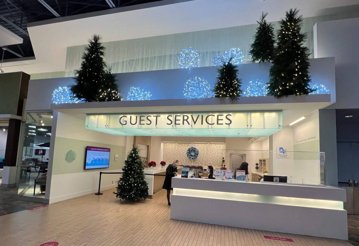 Guest Services at Tsawwassen Mills in Delta, BC (December 2021). Photo: Lee Rivett.