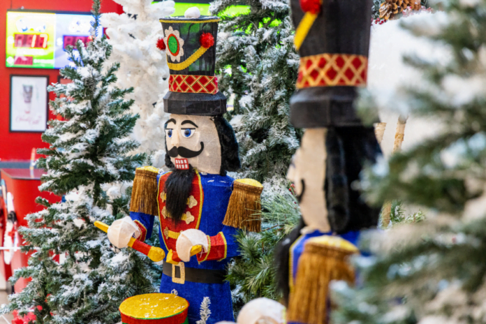 Woody the Talking Christmas Tree at Mic Mac Mall