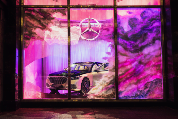 Maison Mercedes, a Mercedes-Benz signature storefront, will be open from November 18 to December 24, 2022 at 100 Bloor St. West in the heart of Yorkville, in Toronto. Shoppers at Maison Mercedes can purchase luxurious outerwear, jewelry, handbags, and premium accessories from Canadian fashion brands. (CNW Group/Mercedes-Benz Canada)