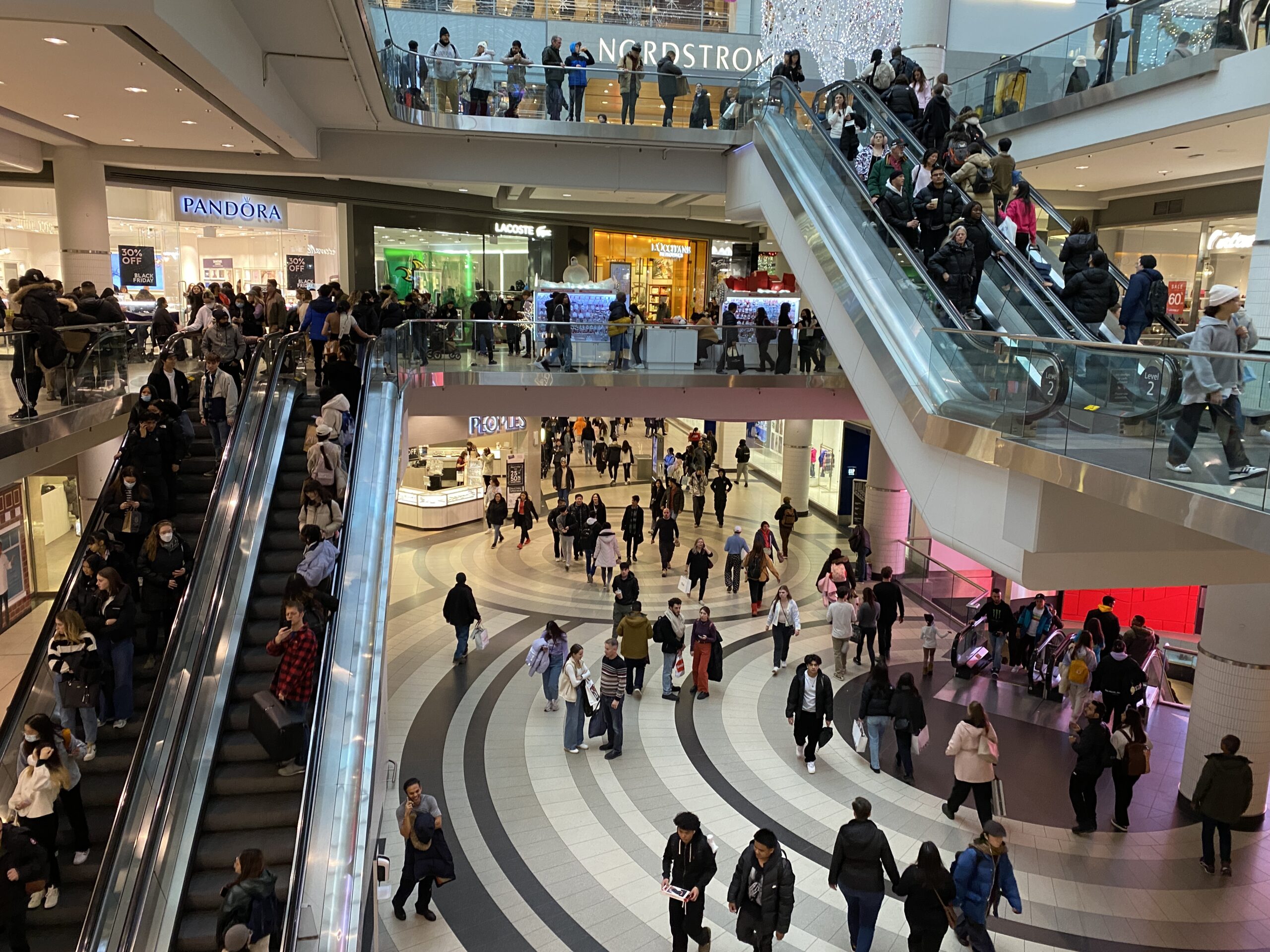 Early Signs Point to a Strong Holiday Shopping Season in Canada Despite Economic Challenges