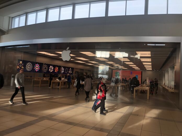 Apple Store at CF Market Mall