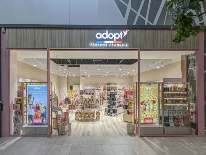 Devanture-magasin-Adopt-Bourges-1-scaled