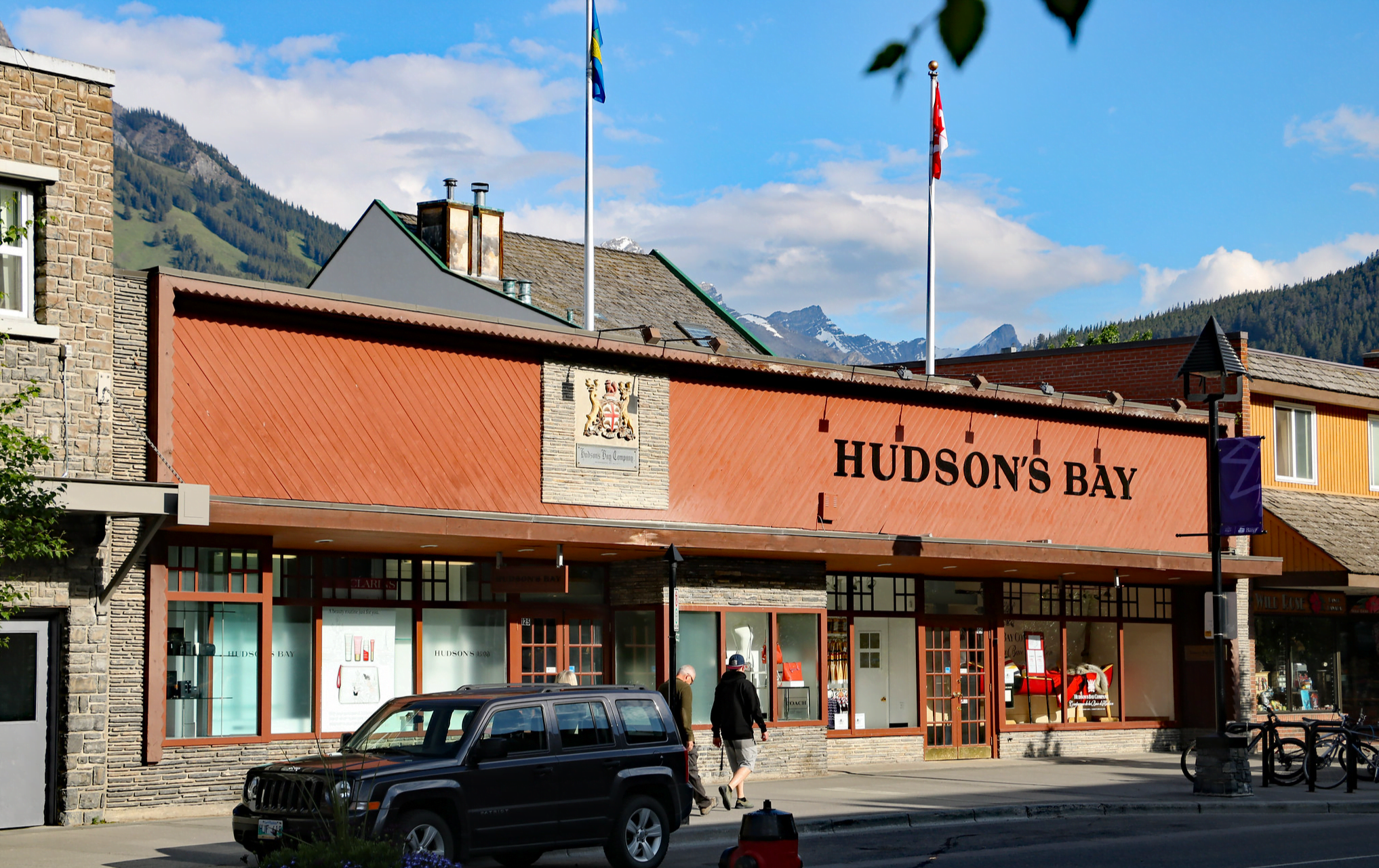 Hudson’s Bay to Shut Historic Standalone Store in Banff Alberta