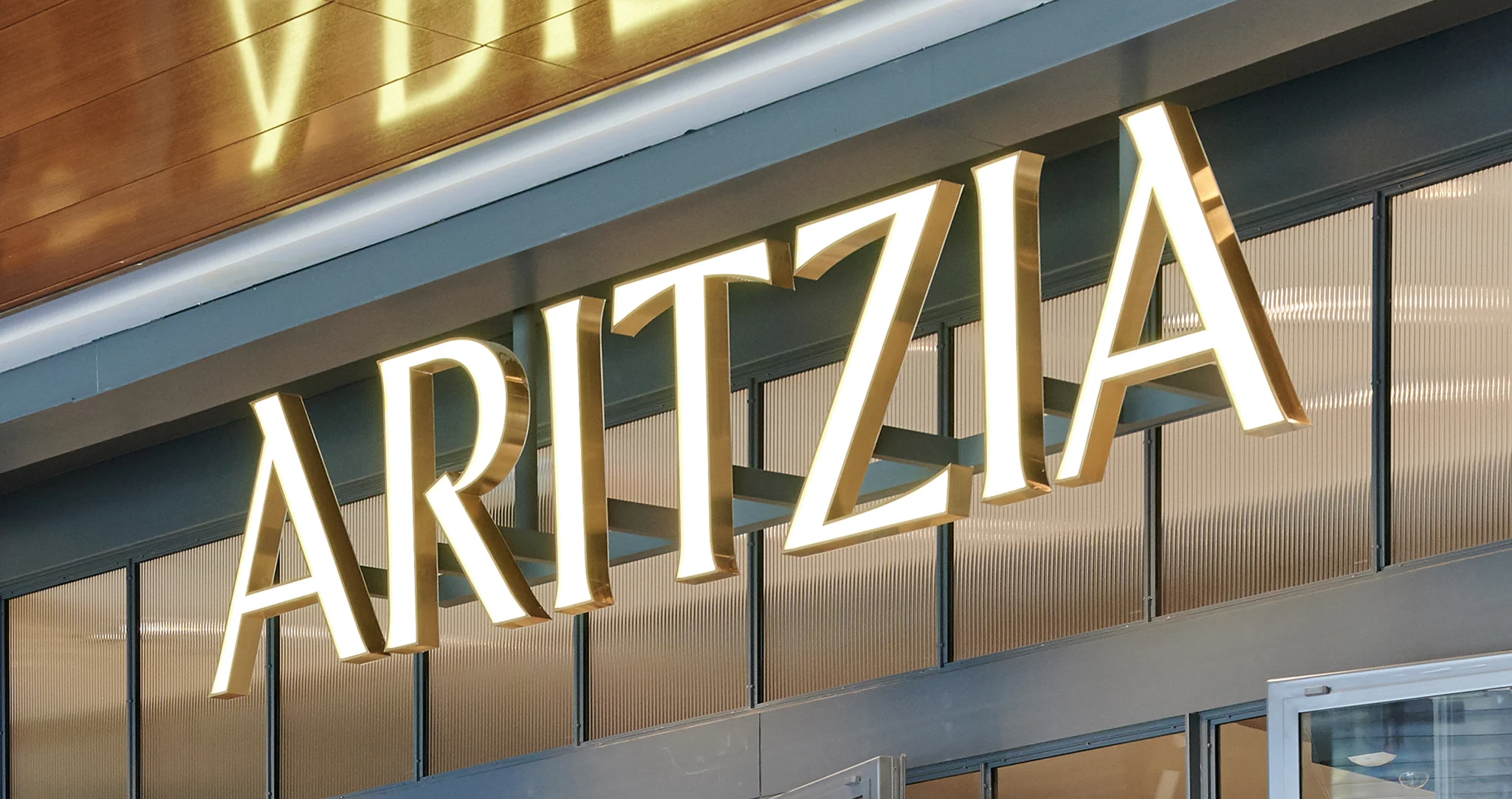Aritzia Absorbs U.S. Tariff Hit as Growth Outpaces the Cost