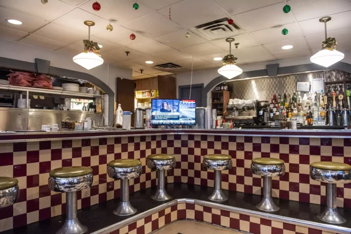1546967897-20190108-FlosDiner13.jpg