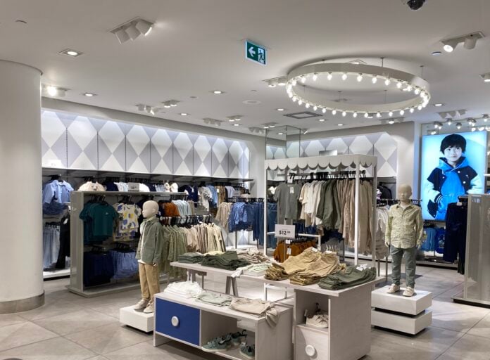 H&M at CF Toronto Eaton Centre