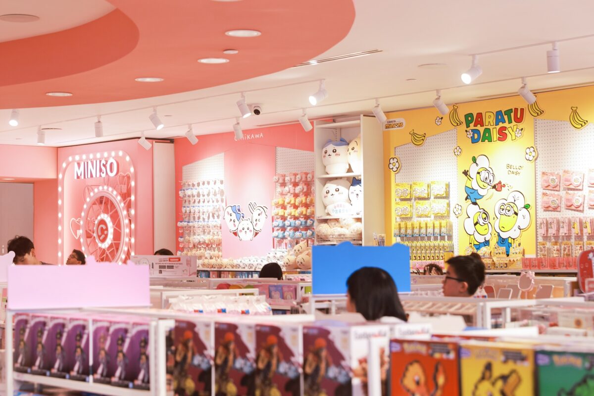 The new flagship features MINISO’s beloved products including IP collaborations with Disney, Sanrio, BT21, Chiikawa and more. (Photo Credit: MINISO)