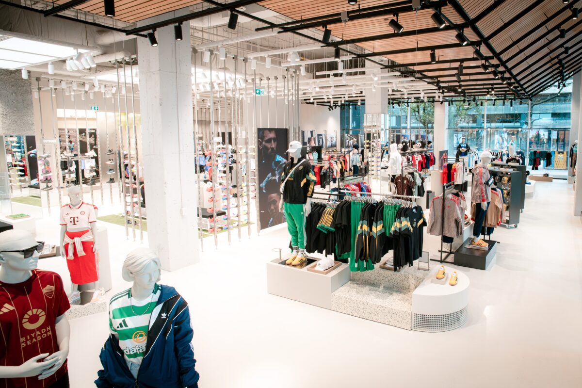 adidas Robson main floor