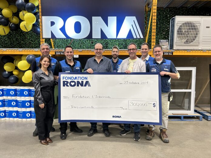From left to right, Josée Lafitte, Director, RONA Foundation, Benoit Laganière, District Manager, RONA inc., David Bessette, Store Manager, RONA L’Entrepôt Saint-Bruno-de-Montarville, Marc Ayotte, Fondation l’Intermède, Francis Brousseau, Assistant Store Manager, RONA L’Entrepôt Saint-Bruno-de-Montarville, Michel Saint-Onge, Fondation l’Intermède, François Fournier, District Manager, RONA inc., and Éric Pépin, Assistant Store Manager, RONA L’Entrepôt Saint-Bruno-de-Montarville, during the cheque presentation to the Fondation l’Intermède, one of the chosen organizations of the 2024 Build from the Heart program.