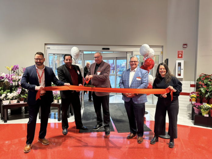 Damon Tanzola, Shane Kostryba, Mark Luthin, Jeff Ambrose and Ward 11 City Councillor, Kourtney Penner, celebrating the official ribbon cutting of Calgary Co-op’s new Oakridge location.