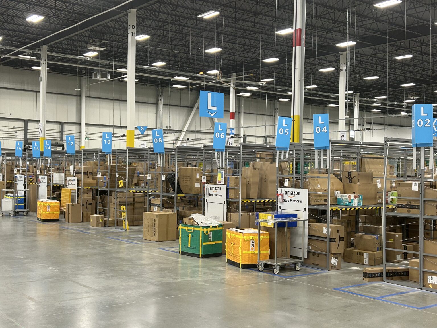 An inside look at an Amazon Delivery Centre (Photos/Videos)