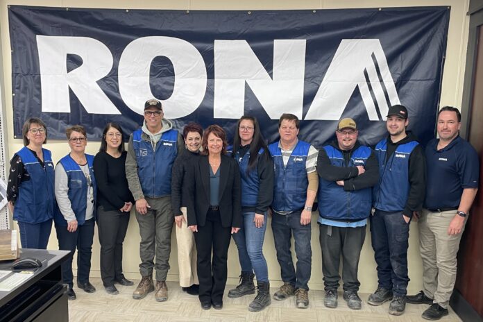 From left to right, Céline Roy, Gaëtanne Côté, Ginette Perron, Pierre Mallais, Mona Savoie, Michelle Dubé, General Manager, Coopérative de Saint-Quentin, Vanessa Bourgoin, Gilles Lamarche, Jean-Michel Roy, Yanick Marin, and Yanick Hamel, Business Development, RONA inc.