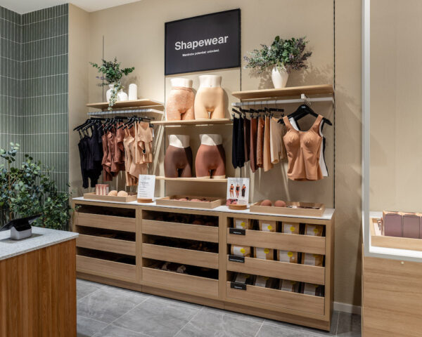 Knix Reopens CF Rideau Centre Store in Ottawa
