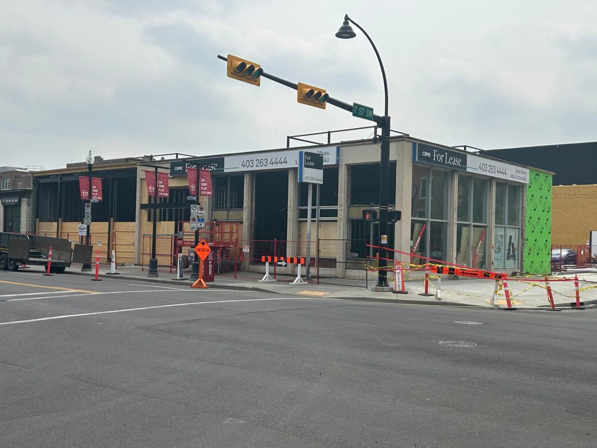 Construction taking place on site where lululemon will open. Photo by Mario Toneguzzi