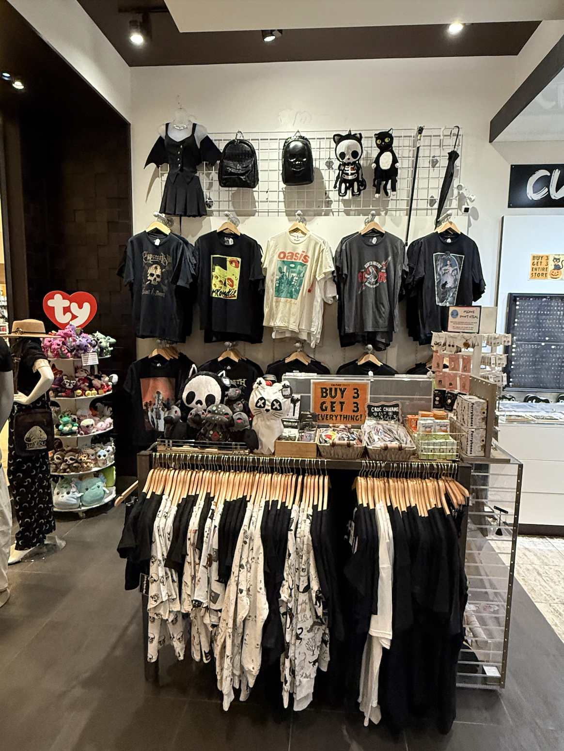 Culture Craze, Midtown Plaza, Saskatoon. Photo: Mario Toneguzzi