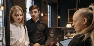 Retailers risk losing sales as more shoppers expect tap-to-pay, Oobit survey finds Pavel Danilyuk photo